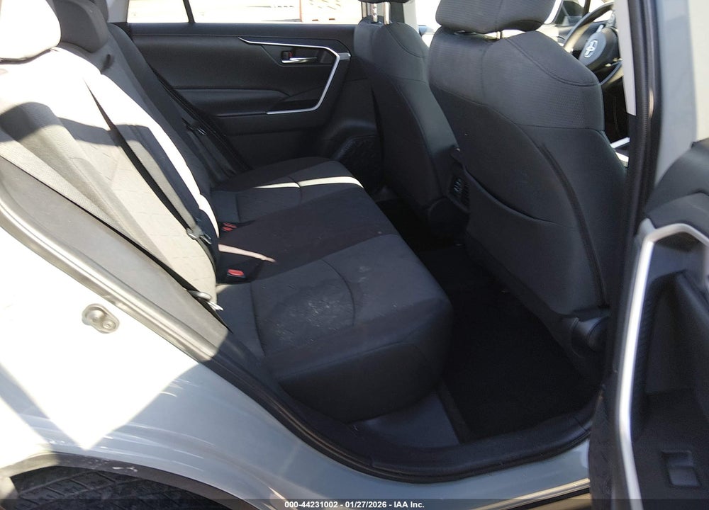 2021 TOYOTA RAV4 XLE VIN: 2T3W1RFV3MW148675