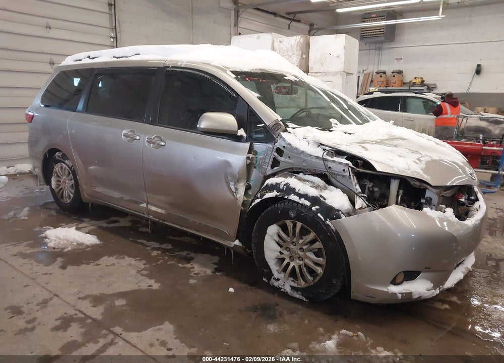 2016 TOYOTA SIENNA VIN: 5TDYK3DC9GS754184