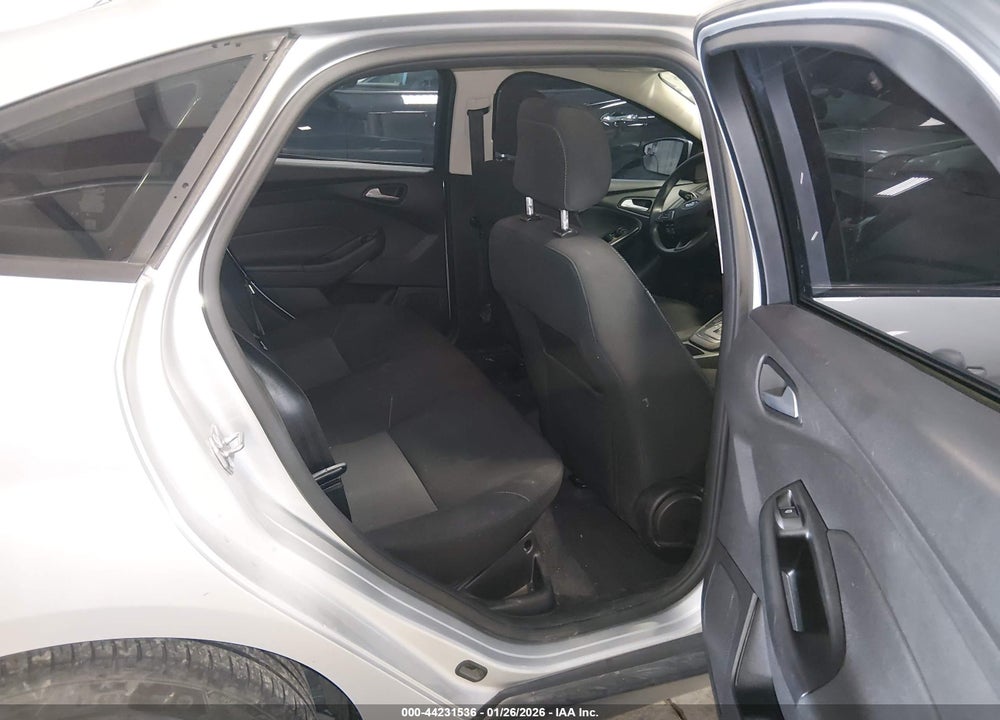 2018 FORD FOCUS SE VIN: 1FADP3F25JL224720