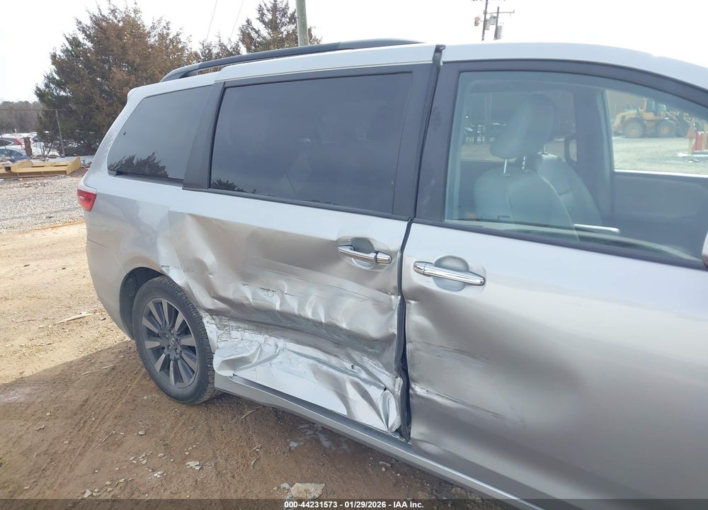 2019 TOYOTA SIENNA LIMITED PREMIUM 7 PASSENGER VIN: 5TDYZ3DC6KS995527
