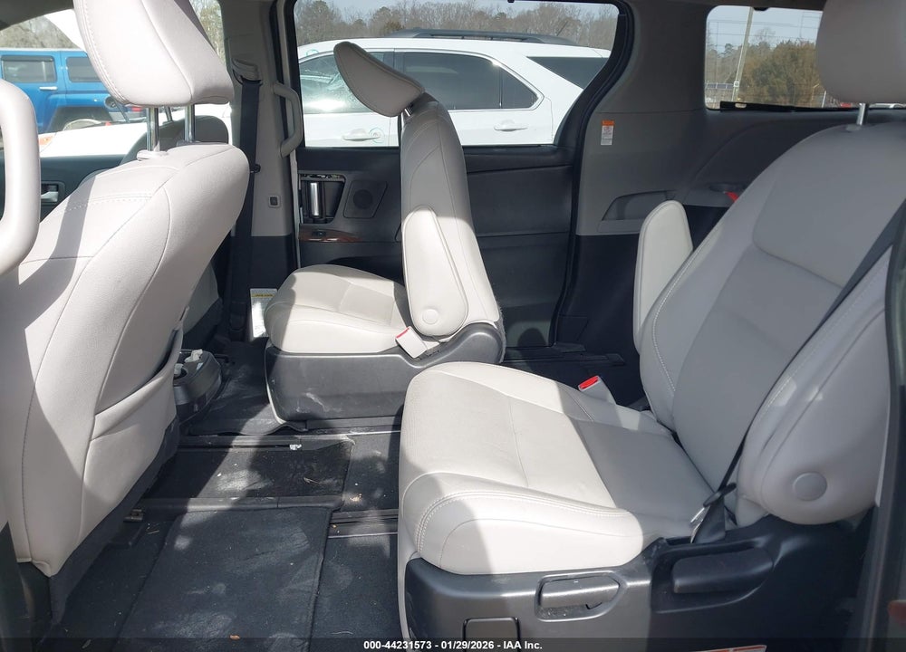 2019 TOYOTA SIENNA LIMITED PREMIUM 7 PASSENGER VIN: 5TDYZ3DC6KS995527