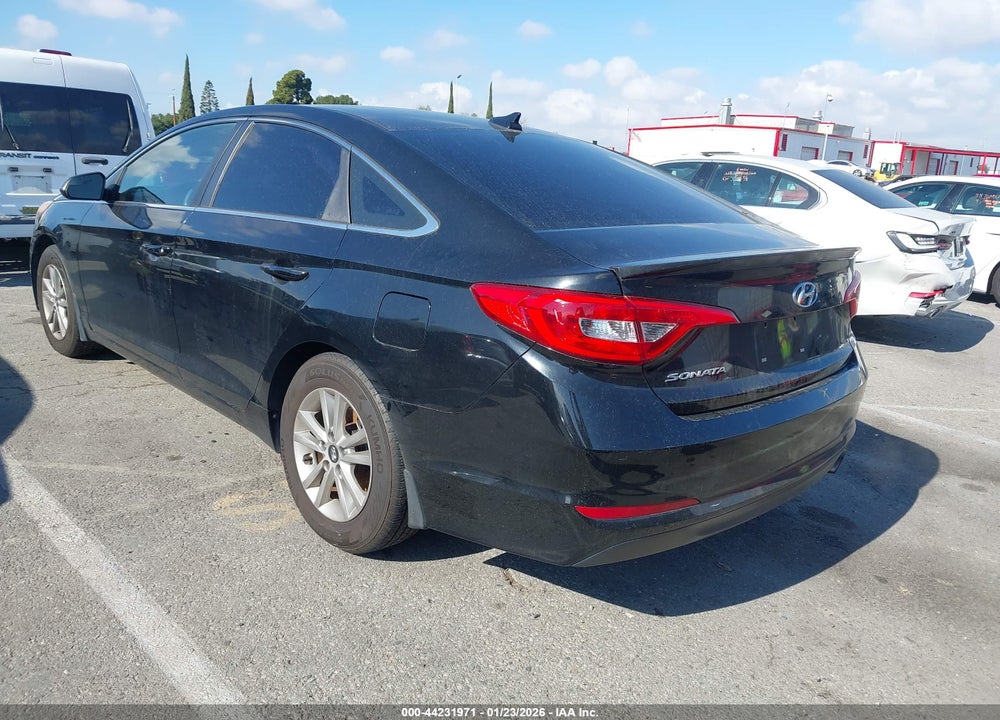 2015 HYUNDAI SONATA SE VIN: 5NPE24AF1FH254404