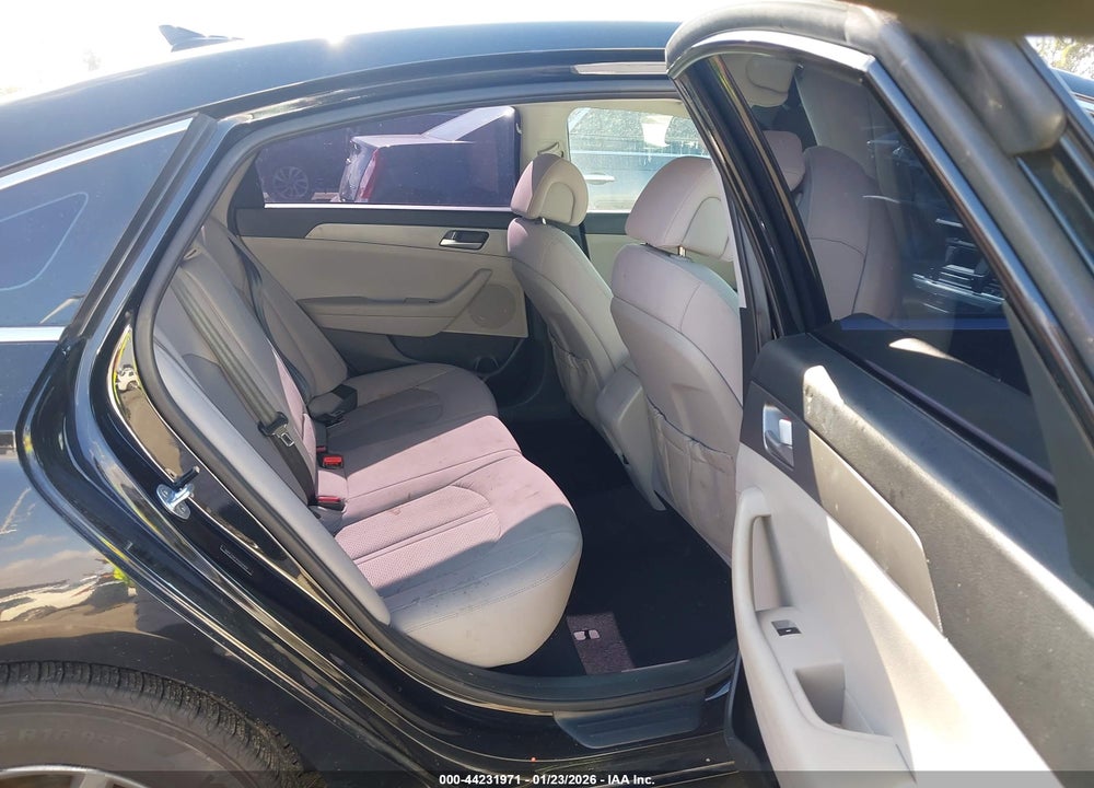 2015 HYUNDAI SONATA SE VIN: 5NPE24AF1FH254404