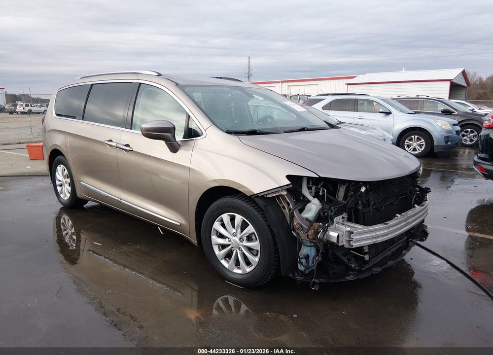 2018 CHRYSLER PACIFICA TOURING L VIN: 2C4RC1BG4JR107347