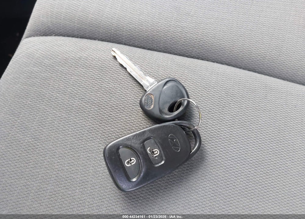 2011 HYUNDAI SANTA FE GLS VIN: 5XYZG3AB2BG026066