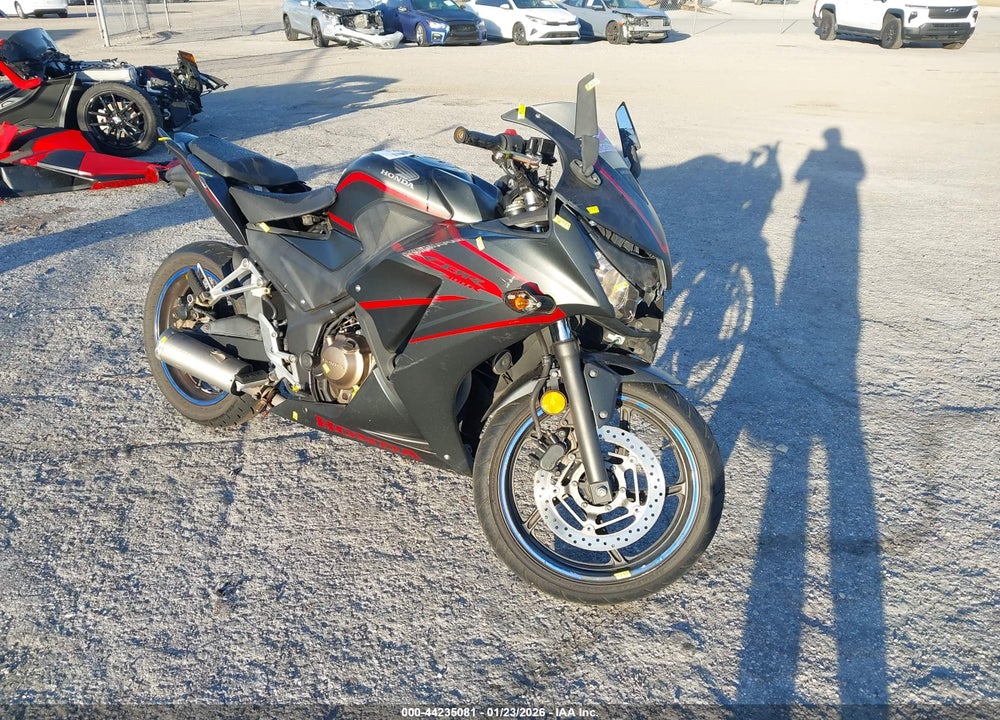 2018 HONDA CBR300 R VIN: MLHNC5104J5400900