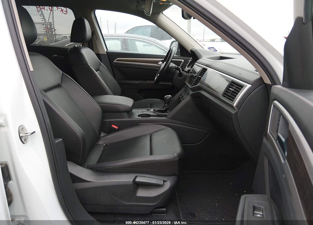 2018 VOLKSWAGEN ATLAS 3.6L V6 SE/3.6L V6 SE W/TECHNOLOGY VIN: 1V2DR2CA3JC561475