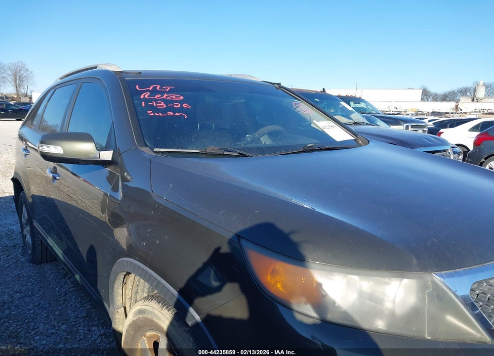 2011 KIA SORENTO LX VIN: 5XYKT4A17BG140378