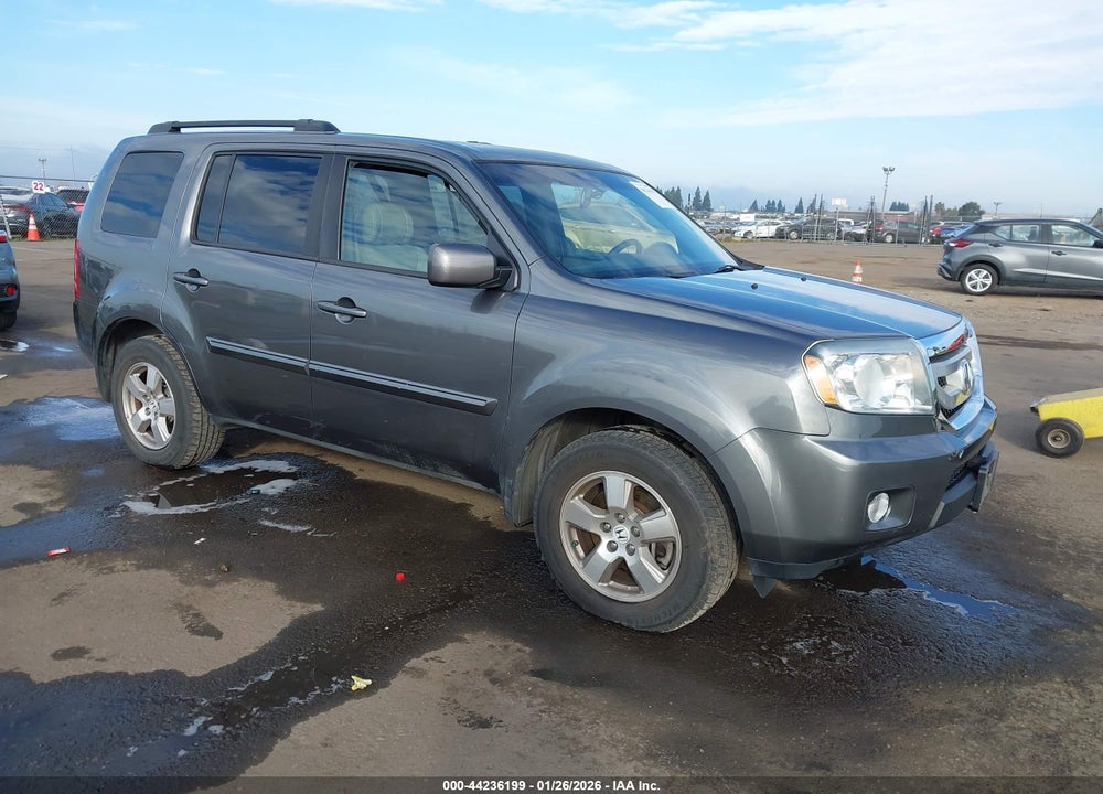 2011 HONDA PILOT EX-L VIN: 5FNYF4H5XBB015103