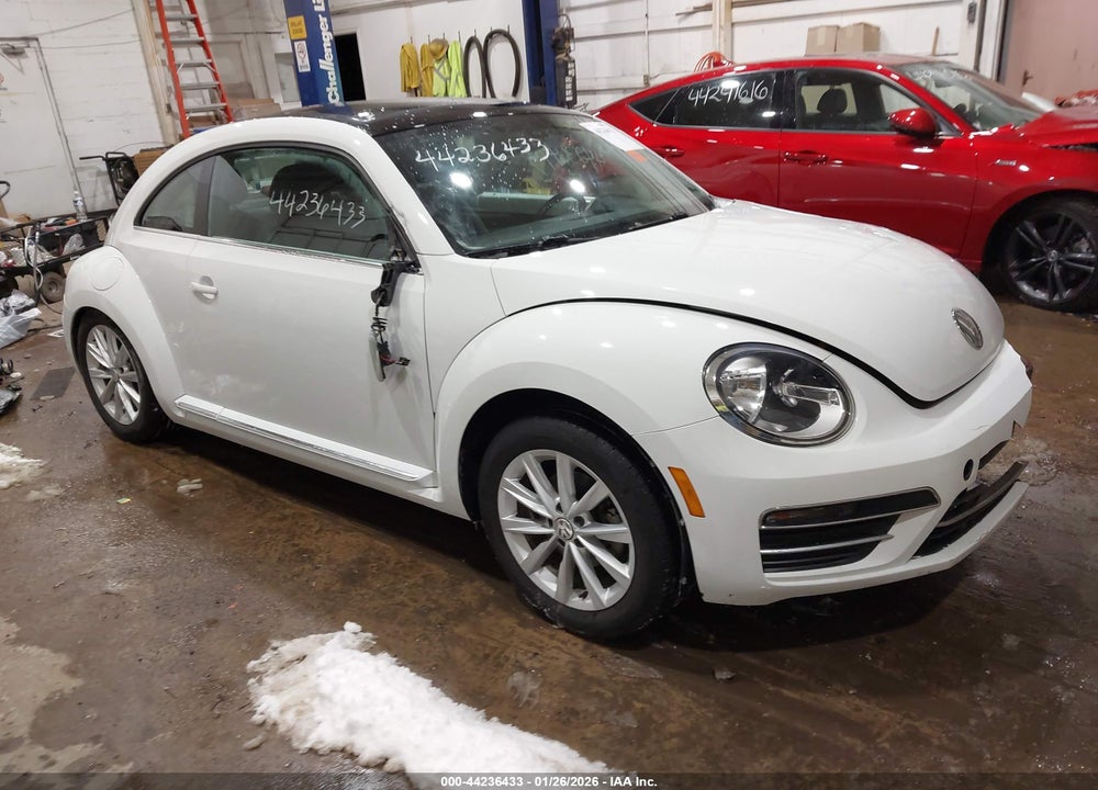 2018 VOLKSWAGEN BEETLE 2.0T SE VIN: 3VWJD7AT3JM701024