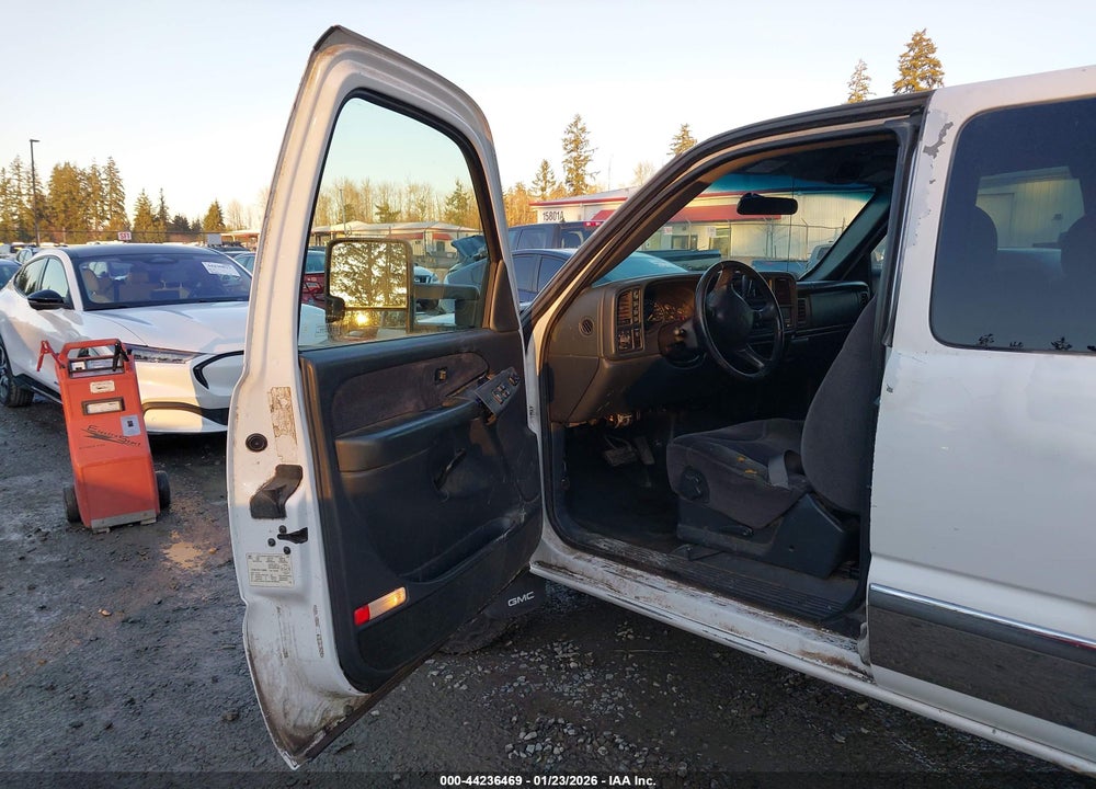 2001 GMC SIERRA 1500 SL/SLE VIN: 2GTEK19T411198204