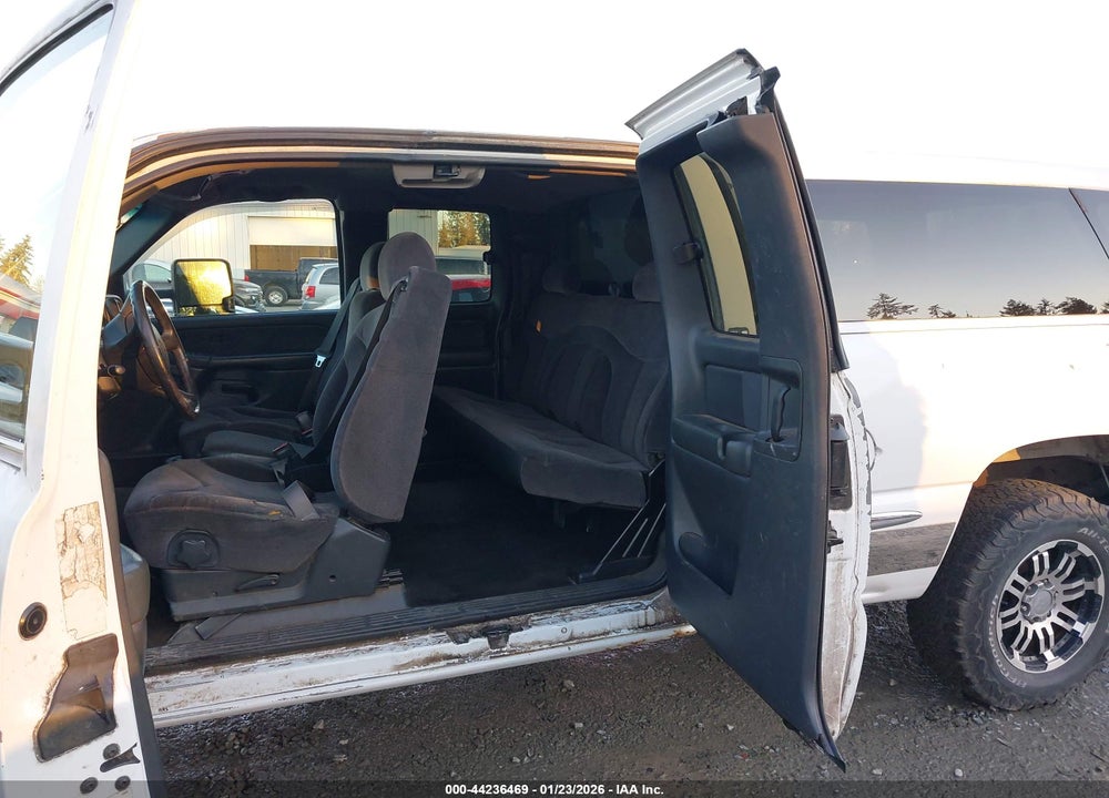 2001 GMC SIERRA 1500 SL/SLE VIN: 2GTEK19T411198204