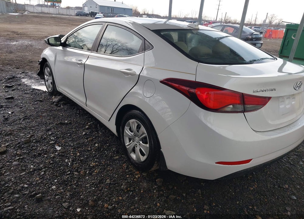 2016 HYUNDAI ELANTRA SE VIN: 5NPDH4AE6GH711470