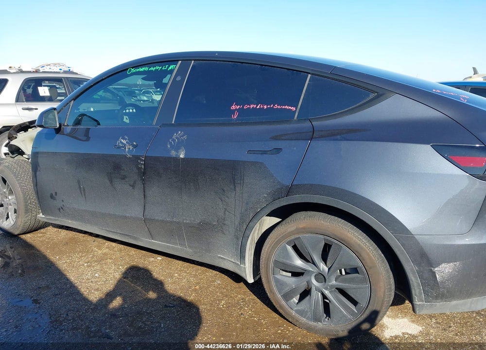 2024 TESLA MODEL Y LONG RANGE DUAL MOTOR ALL-WHEEL DRIVE VIN: 7SAYGDEEXRA323125