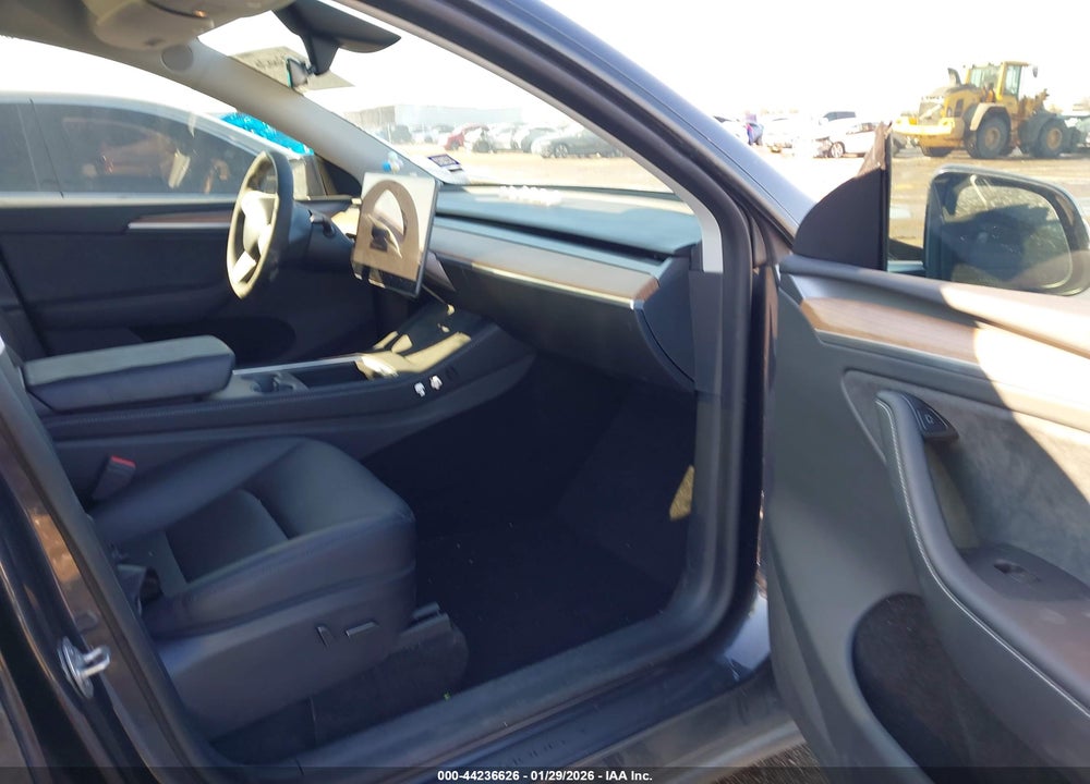 2024 TESLA MODEL Y LONG RANGE DUAL MOTOR ALL-WHEEL DRIVE VIN: 7SAYGDEEXRA323125