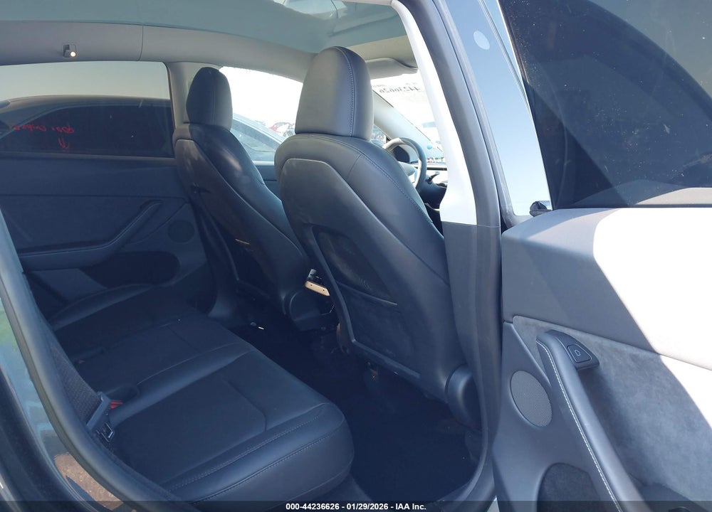 2024 TESLA MODEL Y LONG RANGE DUAL MOTOR ALL-WHEEL DRIVE VIN: 7SAYGDEEXRA323125
