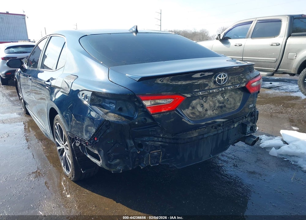 2018 TOYOTA CAMRY SE VIN: 4T1B11HK8JU636754