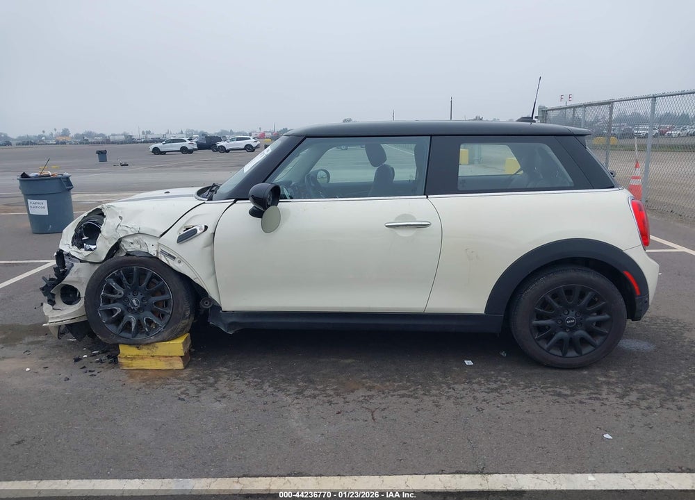 2016 MINI HARDTOP COOPER VIN: WMWXP5C59G2D13464
