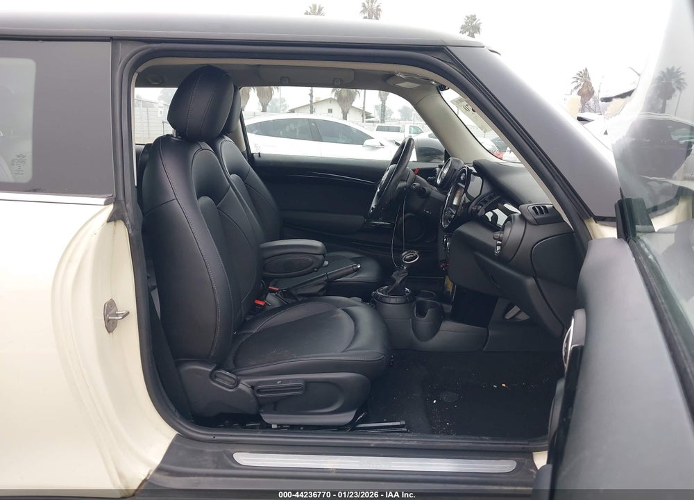 2016 MINI HARDTOP COOPER VIN: WMWXP5C59G2D13464