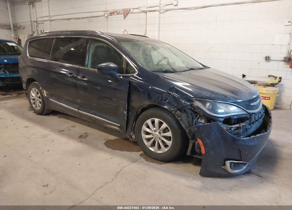 2019 CHRYSLER PACIFICA TOURING L VIN: 2C4RC1BGXKR537417