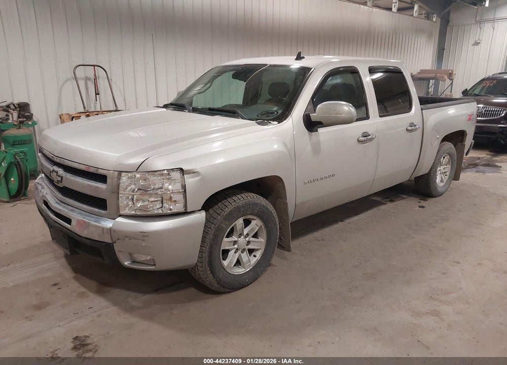 2011 CHEVROLET SILVERADO 1500 LT VIN: 3GCPKSE33BG375483