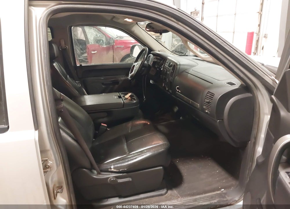 2011 CHEVROLET SILVERADO 1500 LT VIN: 3GCPKSE33BG375483
