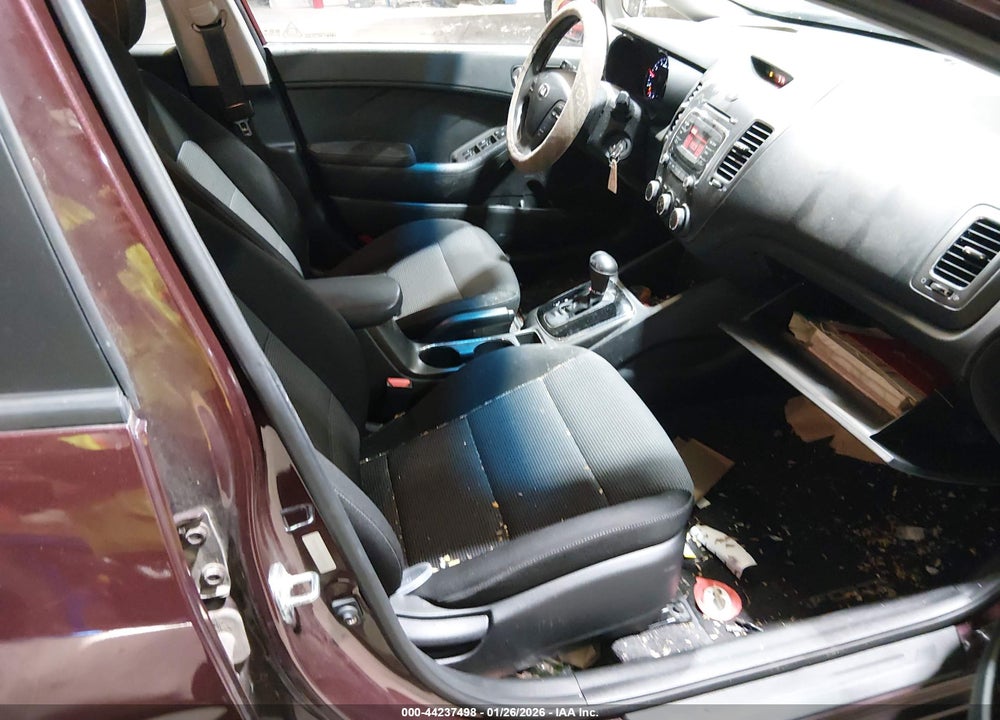 2018 KIA FORTE LX VIN: 3KPFK4A74JE169695