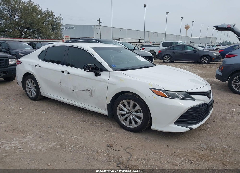 2018 TOYOTA CAMRY LE VIN: JTNB11HK4J3045181