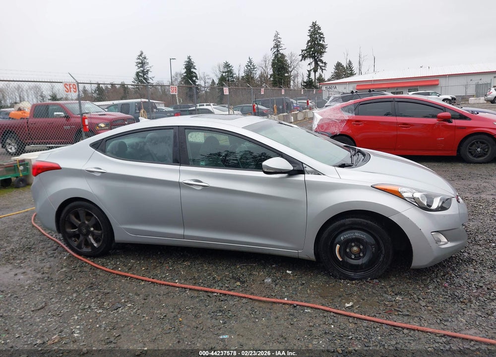 2013 HYUNDAI ELANTRA GL VIN: 5NPDH4AE9DH389645