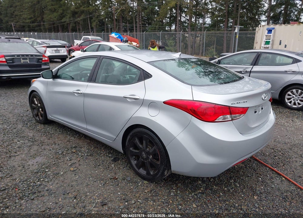 2013 HYUNDAI ELANTRA GL VIN: 5NPDH4AE9DH389645