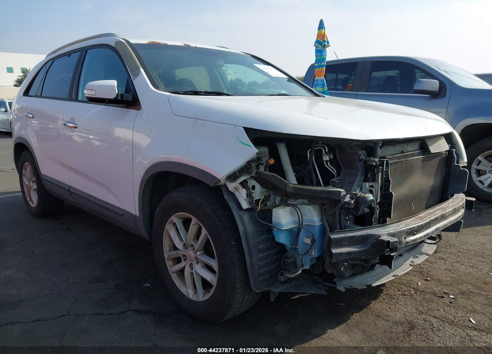 2015 KIA SORENTO LX V6 VIN: 5XYKT4A72FG638644