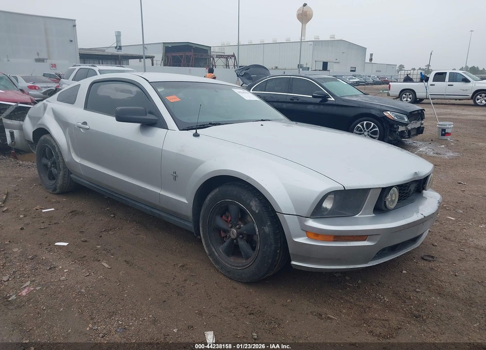 2008 FORD MUSTANG V6 DELUXE/V6 PREMIUM VIN: 1ZVHT80N585111563