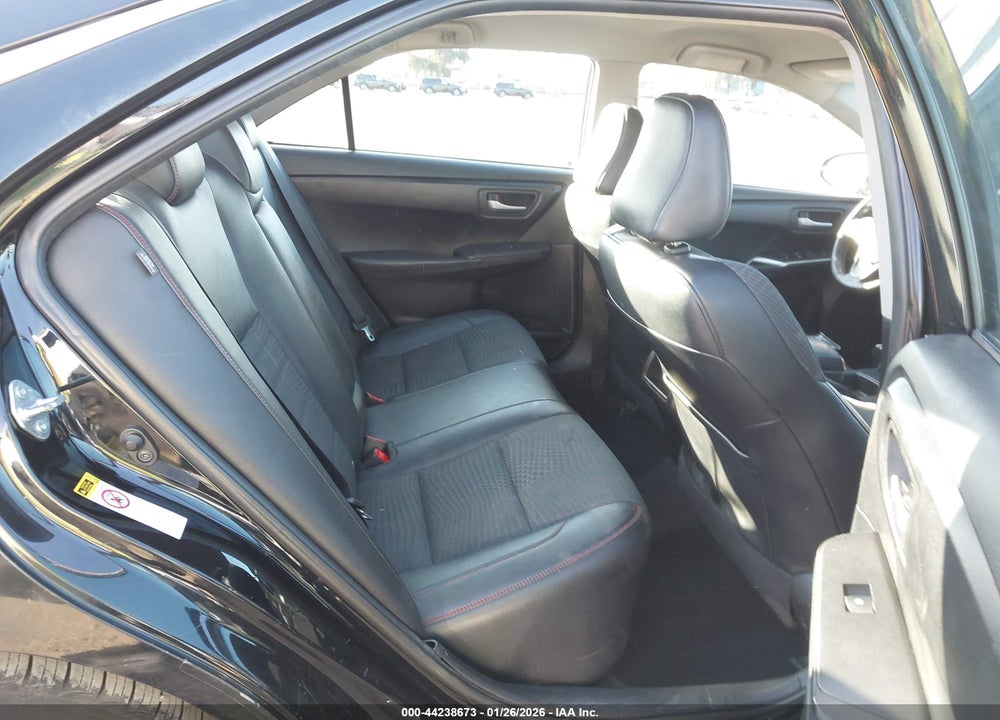 2015 TOYOTA CAMRY SE VIN: 4T1BF1FKXFU092365