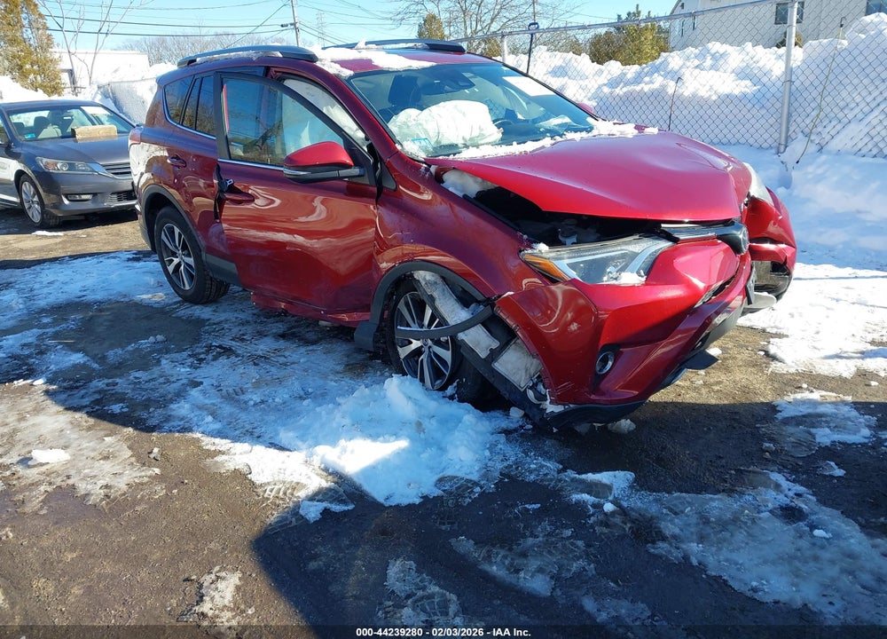 2018 TOYOTA RAV4 XLE VIN: 2T3RFREV6JW724156