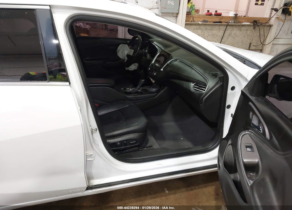 2018 CHEVROLET MALIBU LT VIN: 1G1ZD5ST3JF207408