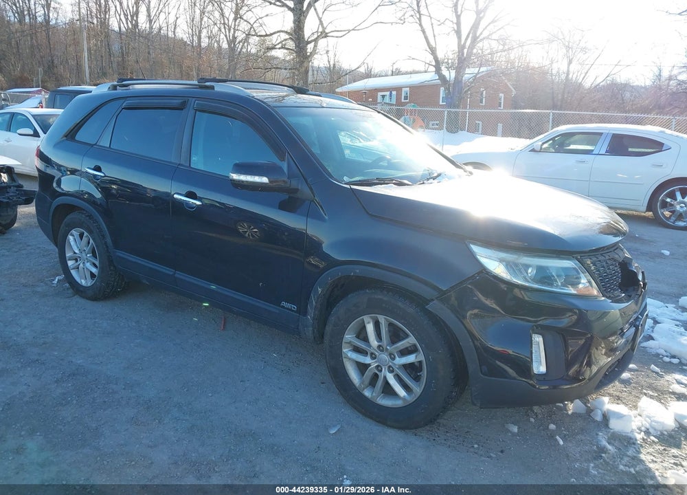 2015 KIA SORENTO LX VIN: 5XYKTCA62FG640234