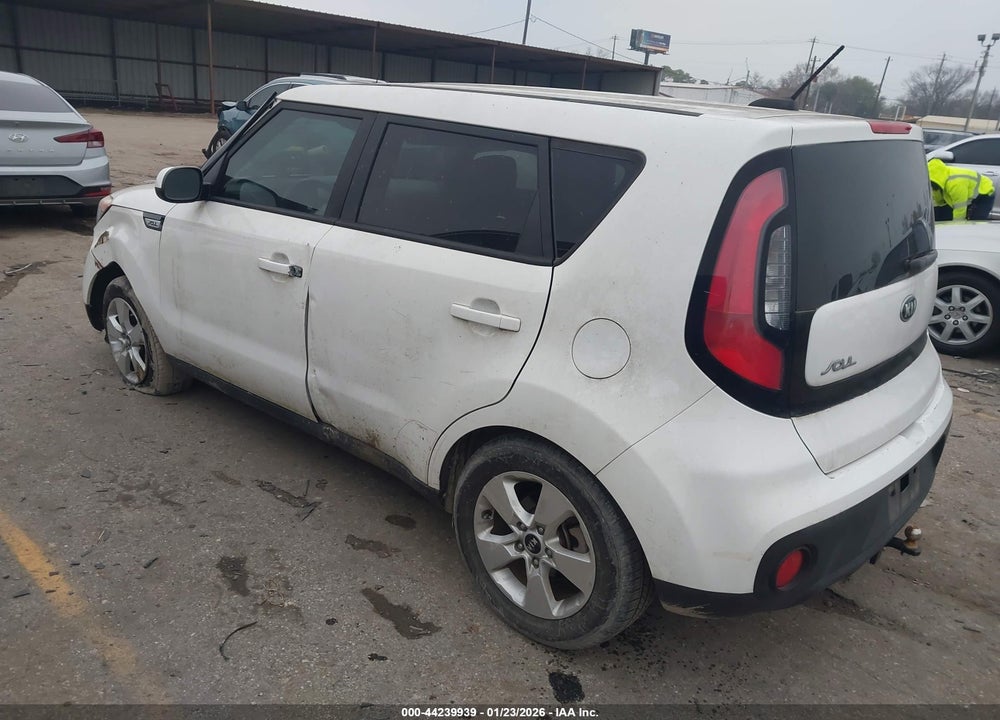 2018 KIA SOUL VIN: KNDJN2A22J7577879