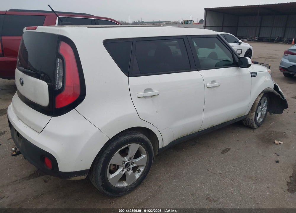2018 KIA SOUL VIN: KNDJN2A22J7577879