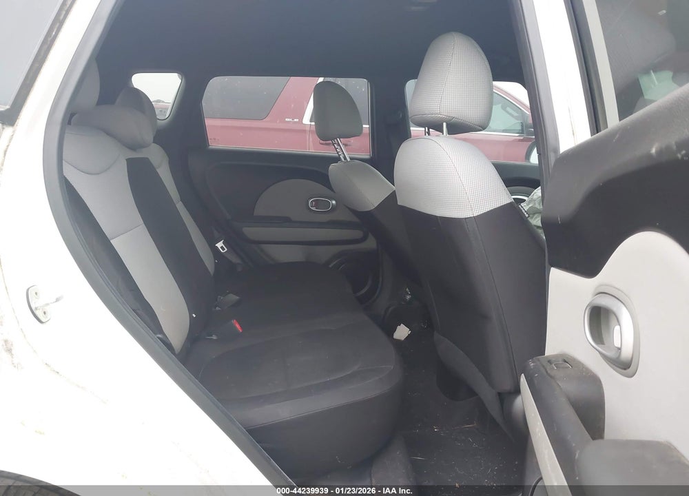 2018 KIA SOUL VIN: KNDJN2A22J7577879