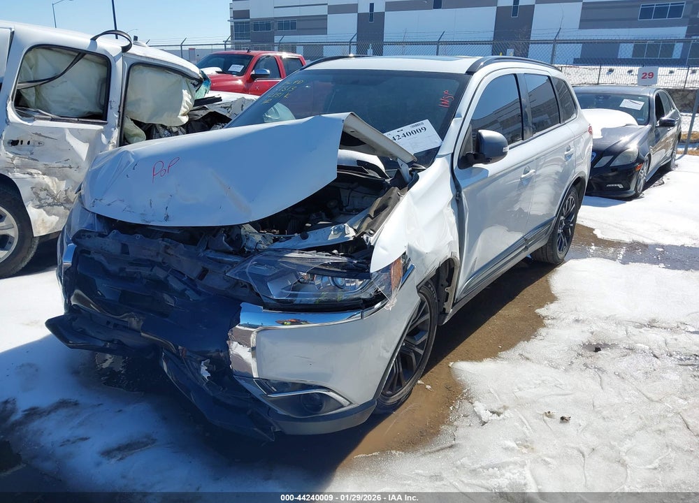 2018 MITSUBISHI OUTLANDER LE VIN: JA4AD3A3XJZ060586