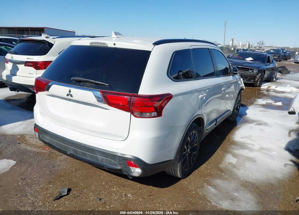 2018 MITSUBISHI OUTLANDER LE VIN: JA4AD3A3XJZ060586