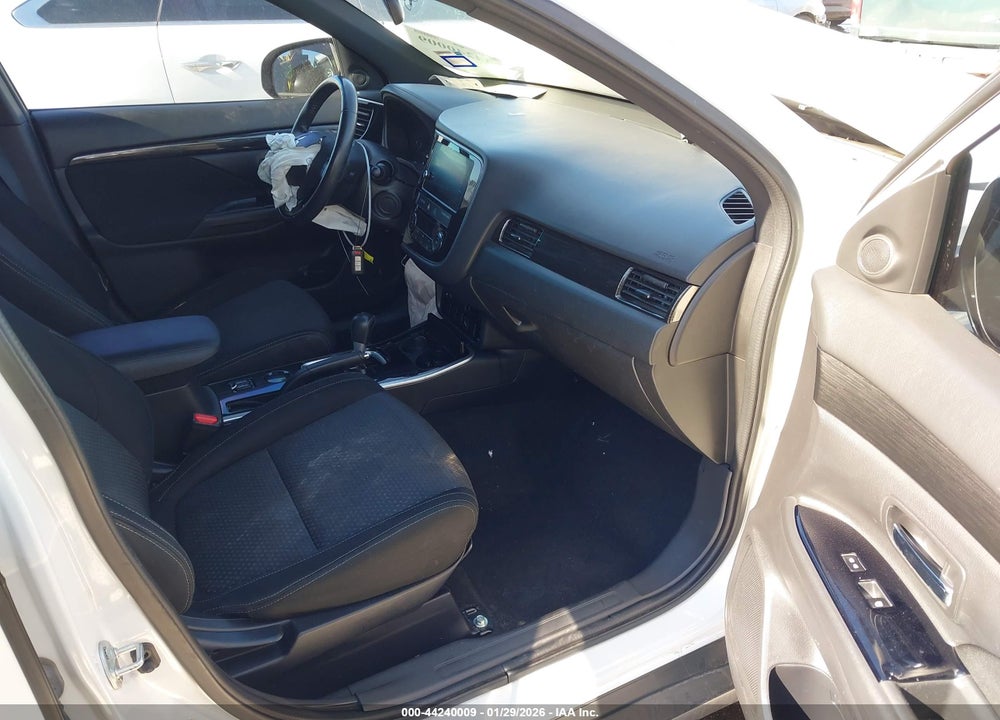 2018 MITSUBISHI OUTLANDER LE VIN: JA4AD3A3XJZ060586