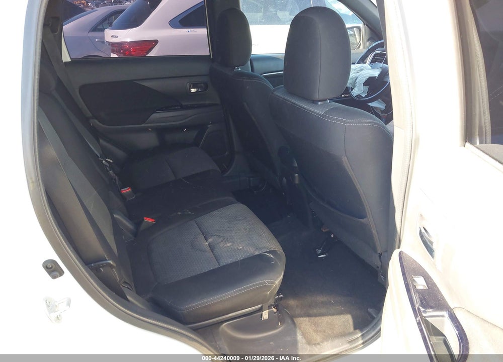 2018 MITSUBISHI OUTLANDER LE VIN: JA4AD3A3XJZ060586