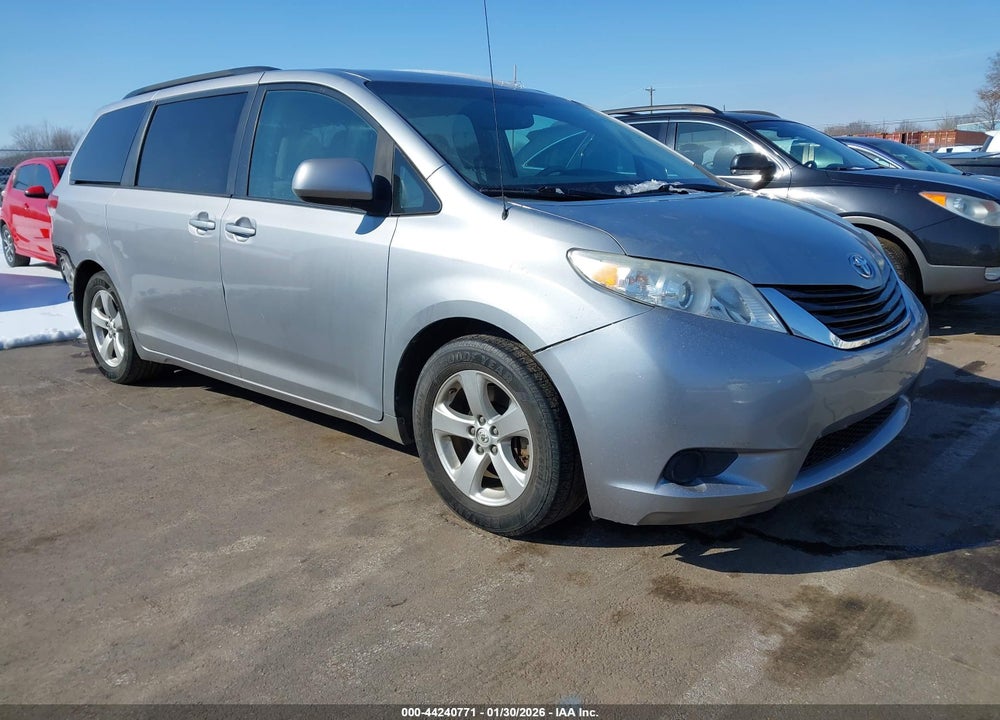 2014 TOYOTA SIENNA LE V6 8 PASSENGER VIN: 5TDKK3DC5ES449364