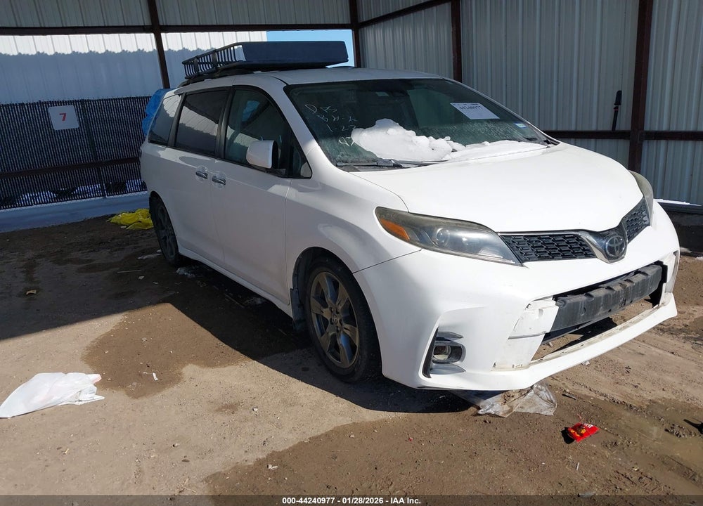 2018 TOYOTA SIENNA SE 8 PASSENGER VIN: 5TDXZ3DC8JS914733