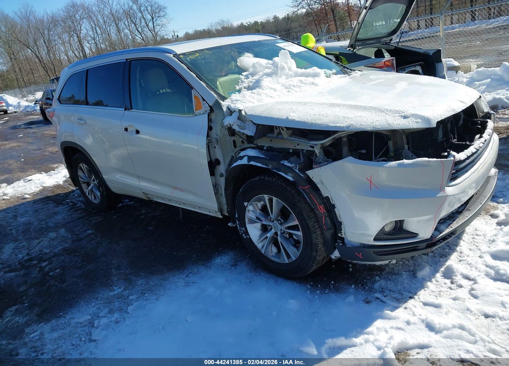 2015 TOYOTA HIGHLANDER XLE V6 VIN: 5TDJKRFH3FS111132
