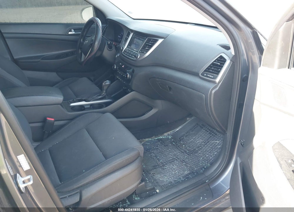 2017 HYUNDAI TUCSON SPORT VIN: KM8J33A23HU496893