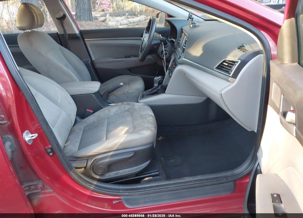 2017 HYUNDAI ELANTRA SE VIN: KMHD84LF6HU065565