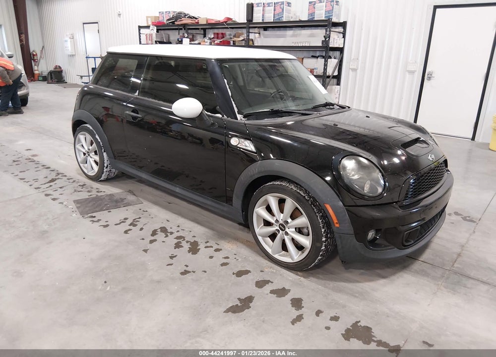 2011 MINI COOPER S VIN: WMWSV3C5XBTY25125