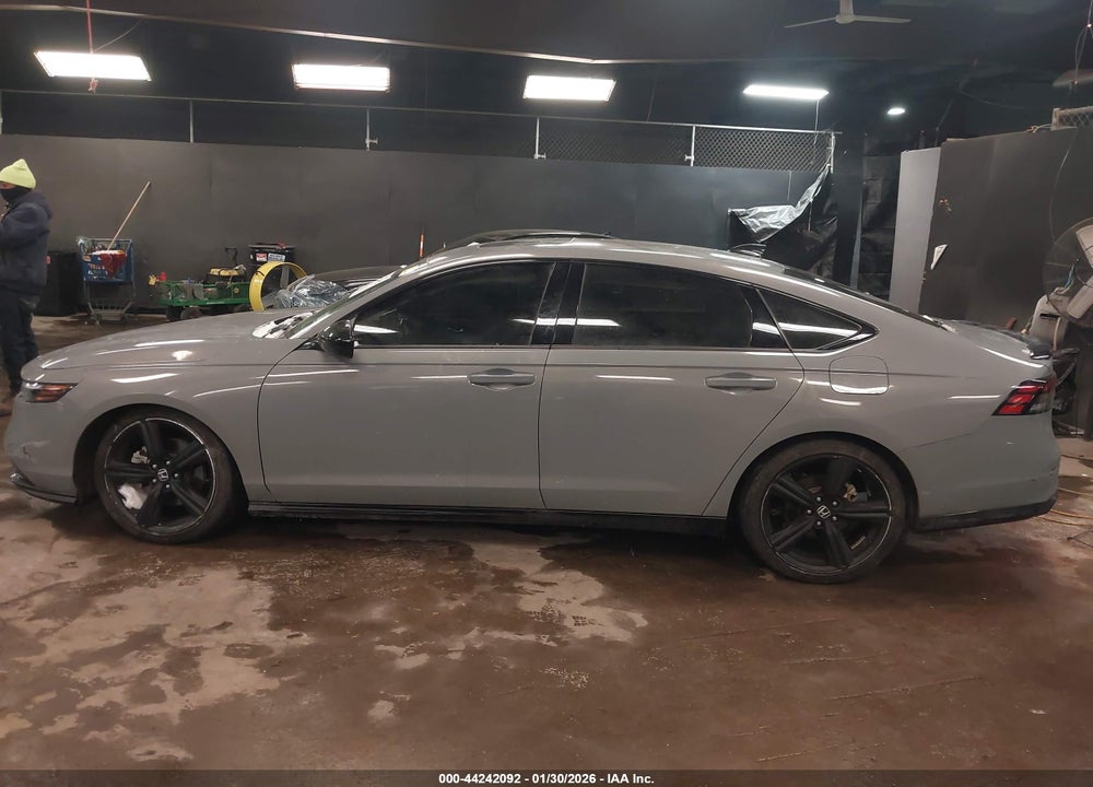 2024 HONDA ACCORD HYBRID SPORT-L VIN: 1HGCY2F78RA068030